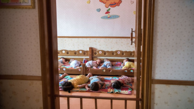 Copii cu 6 degete şi fără sprâncene se nasc în Coreea de Nord