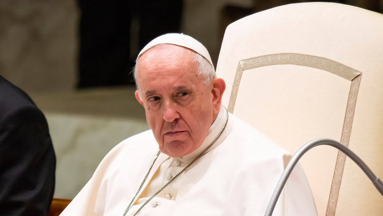Care e starea Papei Francisc după diagnosticarea cu dublă pneumonie