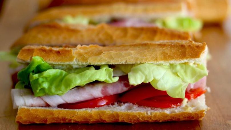 Marea Britanie: 5 persoane au murit după ce au mâncat sandviciuri