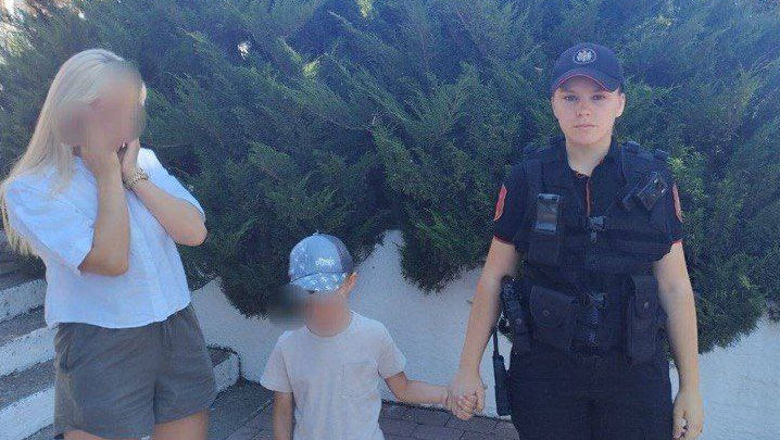 Un copil nesupravegheat, observat de carabinieri. Mama, găsită rapid