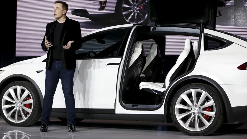 Mașinile lui Musk, ținta vandalilor: Ce a pățit un proprietar de Tesla