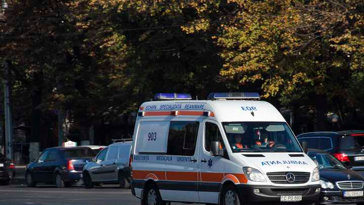 Accident în sectorul Râșcani: Un motociclist și pasagera lui, la spital