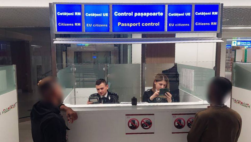 Acte falsificate, motiv de refuz pentru trei străini