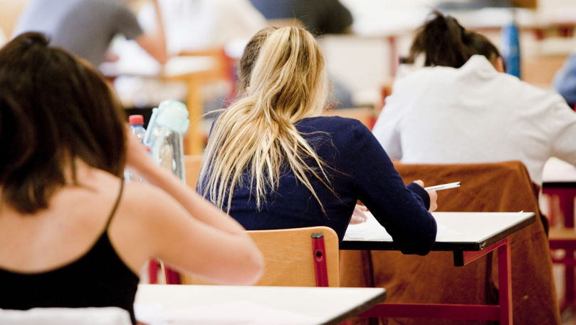 Peste 21.000 de locuri bugetare în universități și școli profesionale