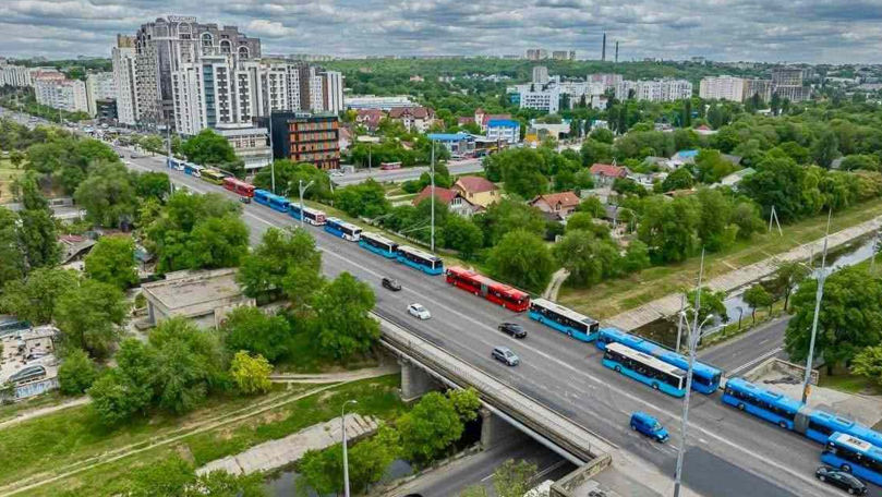На Радоницу в Кишинёве организуют бесплатный транспорт до кладбища Святого Лазаря.