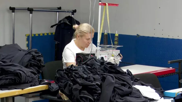 Uniforme obligatorii în școli? În atelierele de croitorie e forfotă mare