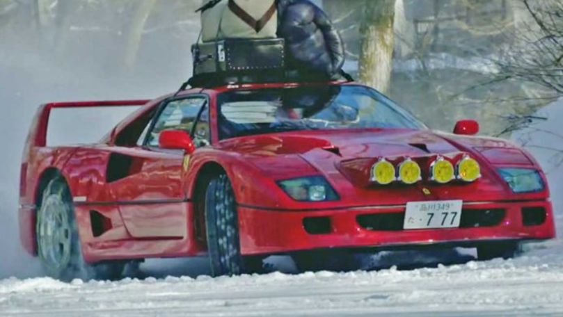Red Bull a prezentat un drift pe pârtia de schi cu Ferrari F40