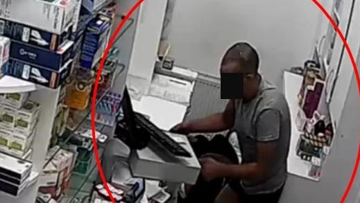 Un bărbat, reținut după ce ar fi comis trei infracțiuni într-o zi