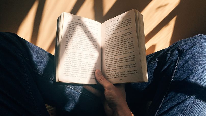 satisfaction Diversion nose Un cititor a returnat o carte la bibliotecă după 40 ani: Amenda plătită -  Stiri.md