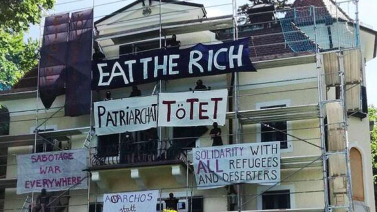 В Австрии анархисты захватили «виллу Шувалова» и требуют экспроприации.