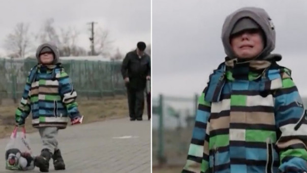 Un băiețel de 5 ani trece granița singur și plânge, trăgând un ghiozdan