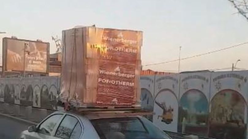 Filmare virală: Cum e cărată cărămida de un șofer din România