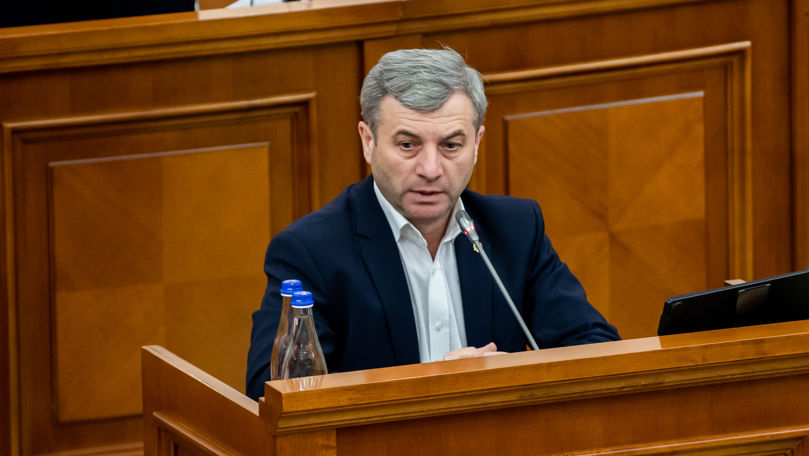 Фуркулицэ: Плахотнюк радостно потирает руки, видя, как сталкивает нас лбами.