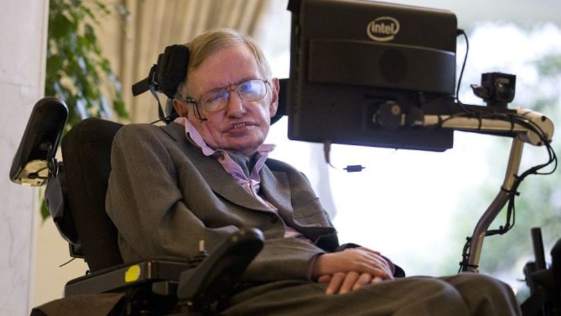 Suma cu care s-a vândut scaunul cu rotile folosit de Stephen Hawking