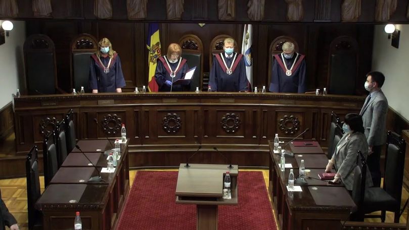 Дебаты в Конституционном суде продолжались на протяжении четырех часов.