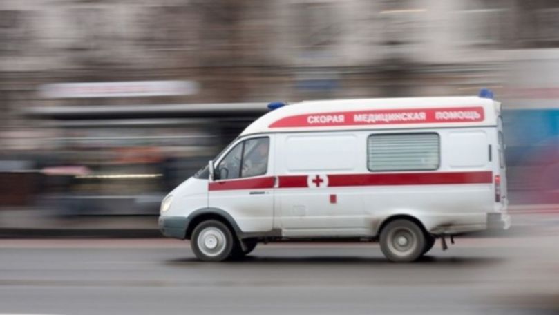 Accident grav la Tighina: O ambulanţă a intrat într-un stâlp