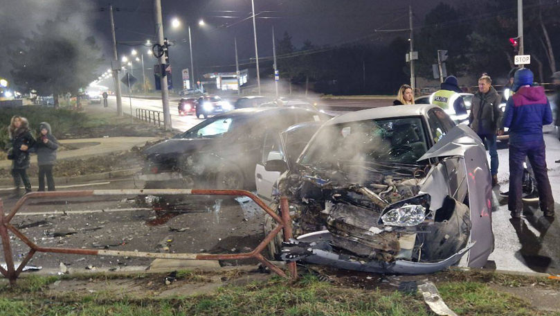 Două automobile, grav avariate în Capitală: Ce riscă șoferul vinovat