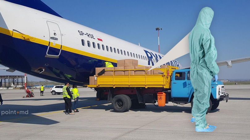 Самолет Ryanair доставил в Польшу из Молдовы 5000 защитных комбинезонов.