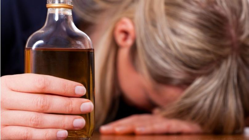 Alarmant: Peste 7.000 de femei din R. Moldova suferă de alcoolism