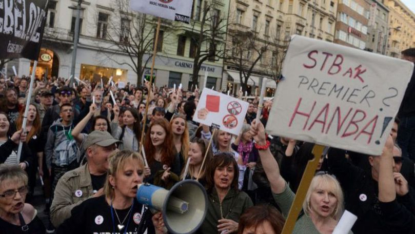Mii de persoane au manifestat la Praga. Care este motivul