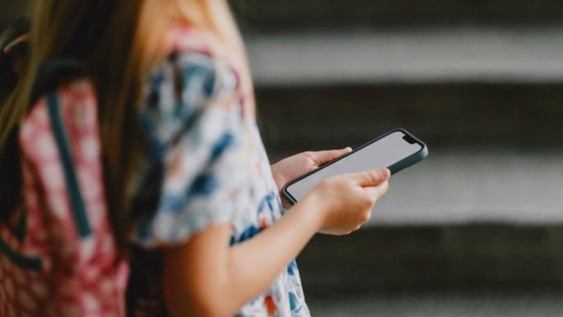 Marea Britanie: Un oraș a interzis telefoanele pentru copiii sub 14 ani