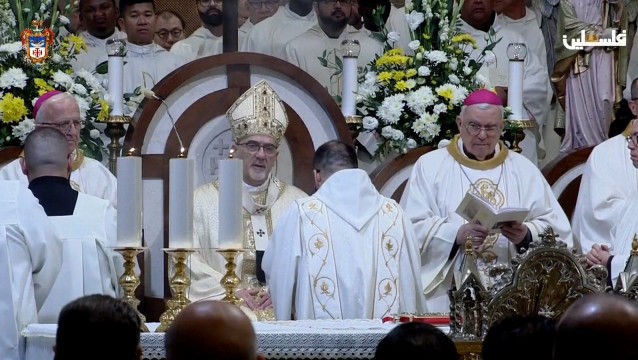 Momentul când Papa Francisc deschide portalul sacru la Vatican