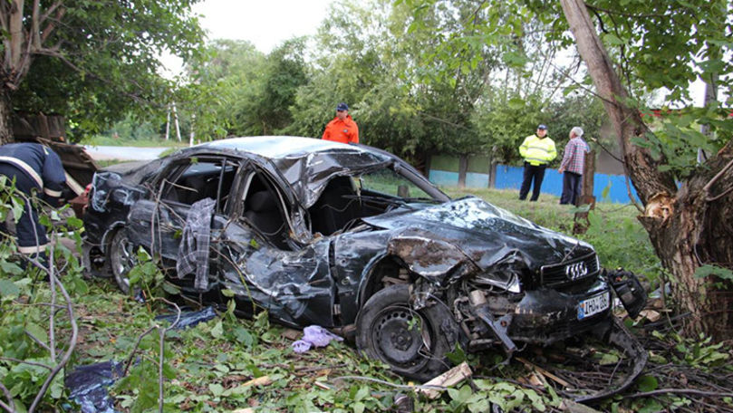 Accident mortal la Edineț: Care e starea tinerilor răniți