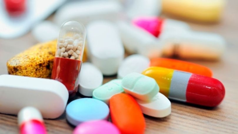 Около 72,8% разрешенных препаратов отпускаются на основании рецепта врача. 