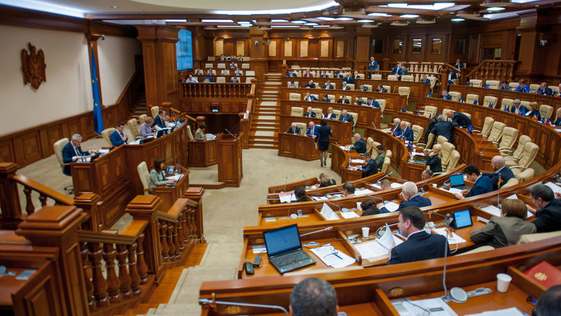 PSRM și Pentru Moldova părăsesc ședința: Contra dizolvării Parlamentului