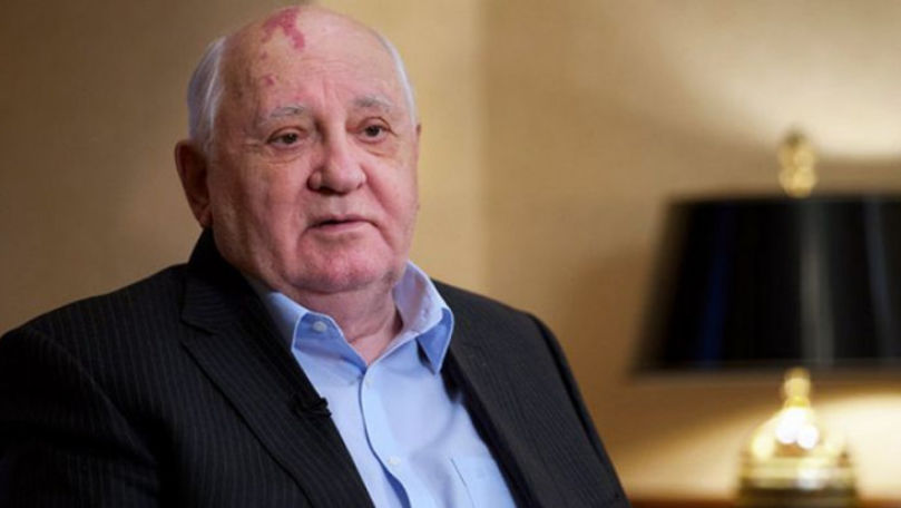Gorbaciov susţine în continuare Perestroika, dar admite unele greşeli