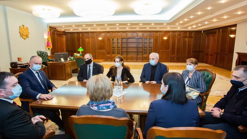 Додон попрощался с командой аппарата президента и с советниками.
