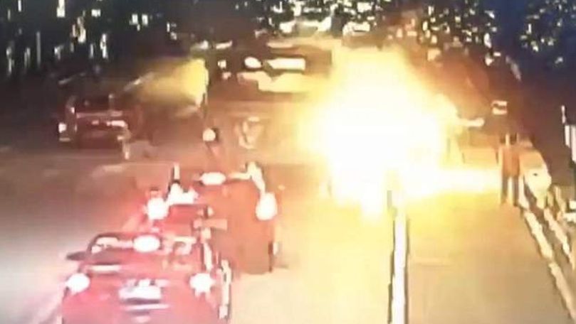 Pasageri filmaţi cum sar din autobuz înaintea exploziei