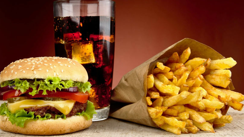 Ученые: Вредная еда может способствовать развитию депрессии.