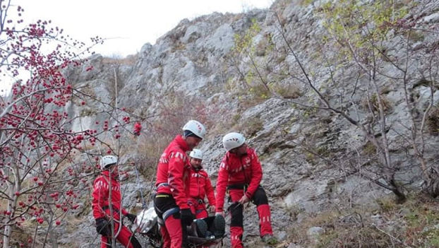 Șoldănești: Un bărbat, salvat după ce a căzut într-o prăpastie