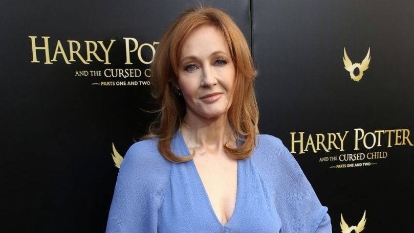 J.K. Rowling va publica un roman care se adresează tinerilor cititori