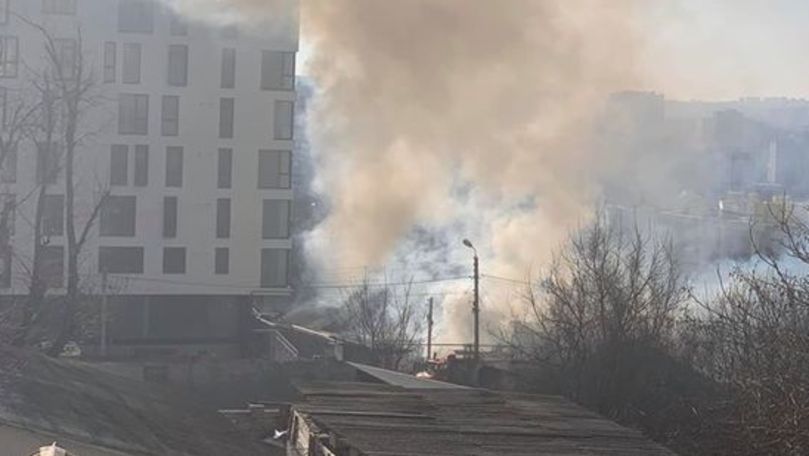 На Рышкановке в частном доме произошел сильный пожар.