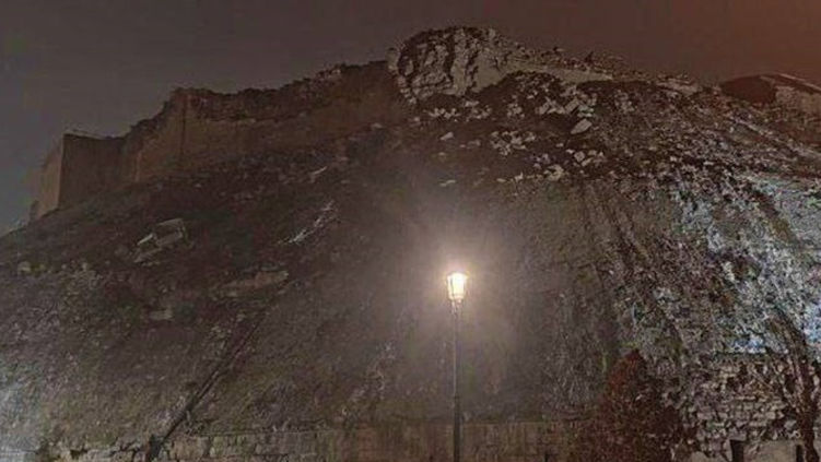 Землетрясение в Турции разрушило внесенную в список ЮНЕСКО историческую крепость.