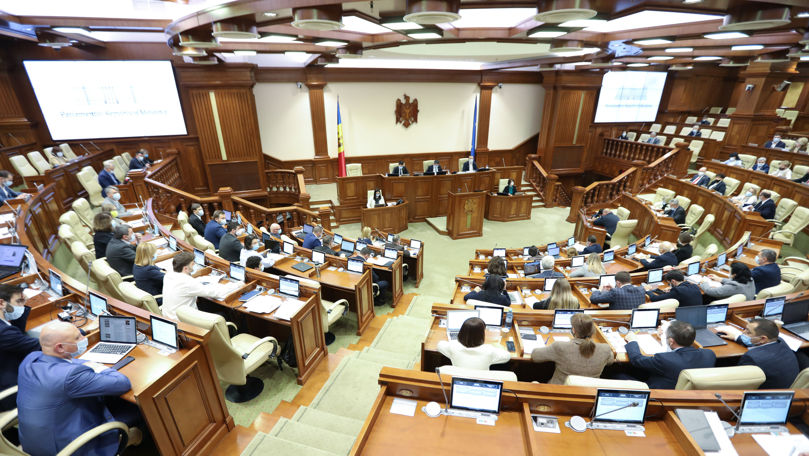 Deputații s-au întrunit în plen: Ordinea de zi a ședinței