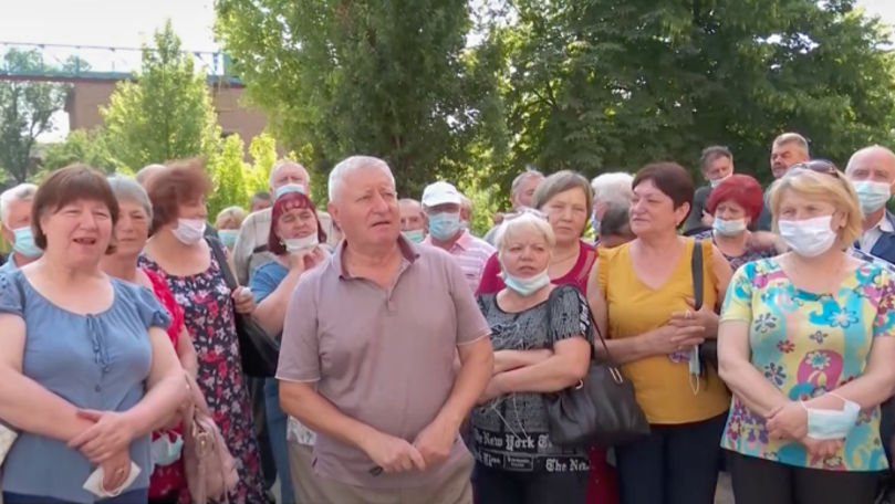 Сотрудники Moldova Hidromaș год не получают зарплату, они вышли на протест.