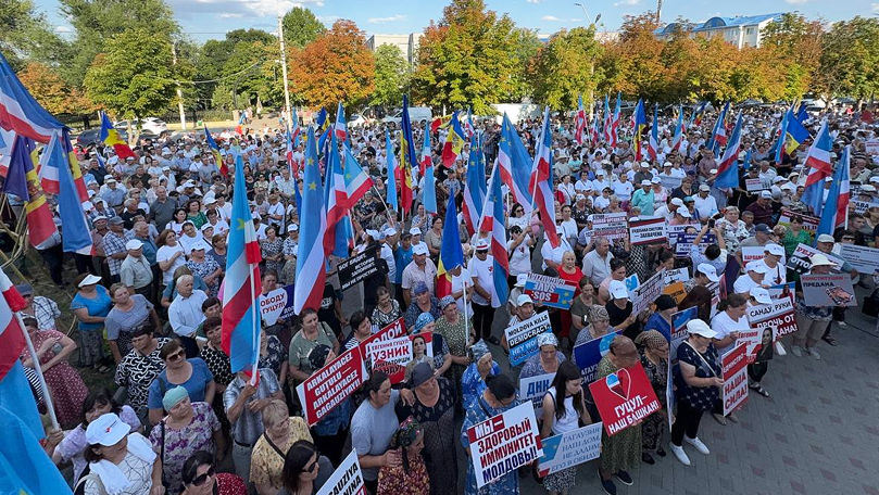 На митинге в поддержку Гуцул в Комрате избили полицейского: задержаны двое.
