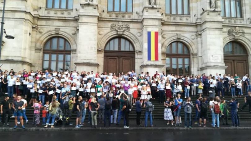 Magistrații români au protestat pe treptele Curții de Apel București