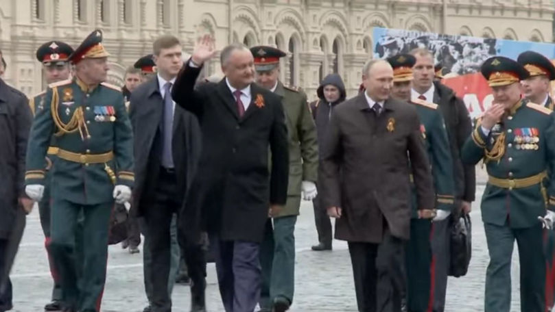 Igor Dodon s-a filmat într-un video, mărșăluind alături de Putin