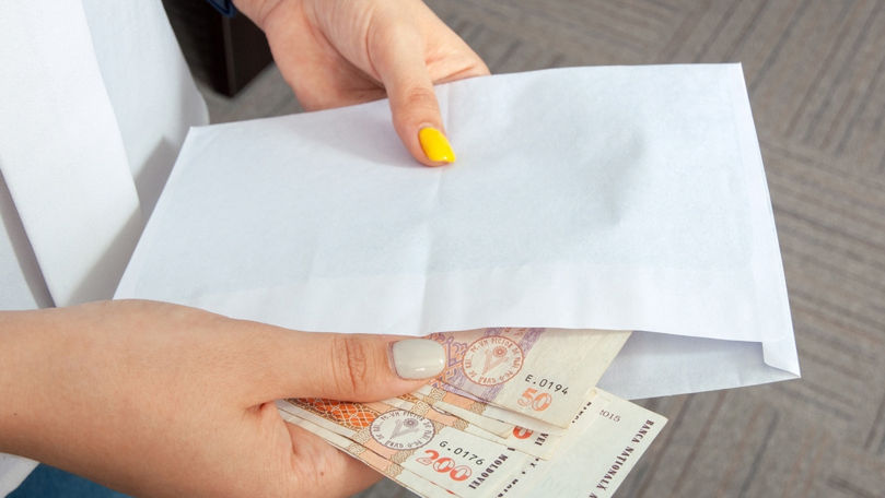 Fenomenul salariilor în plic continuă: 1.800 de cazuri, înregistrate