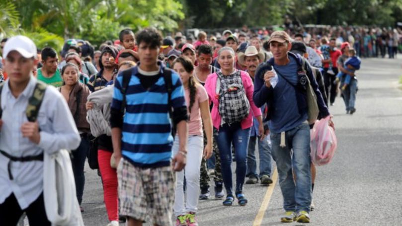 Caravana migranţilor avansează spre SUA în ciuda avertismentelor
