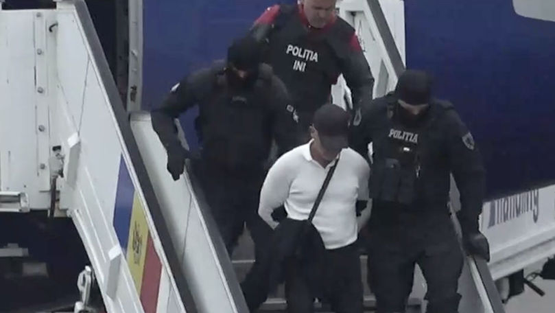Plahotniuc a revenit în Moldova: A fost coborât, în cătușe, din avion