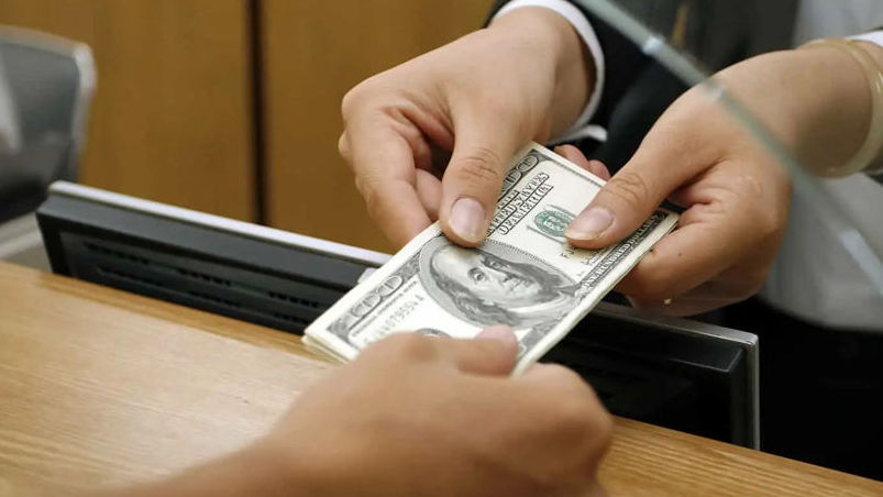 Curs valutar 10 iunie 2025: Cât valorează un euro și un dolar