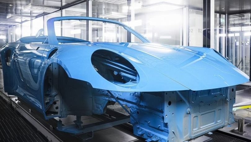 Porsche предлагает покрасить авто под любой оттенок лака для ногтей.