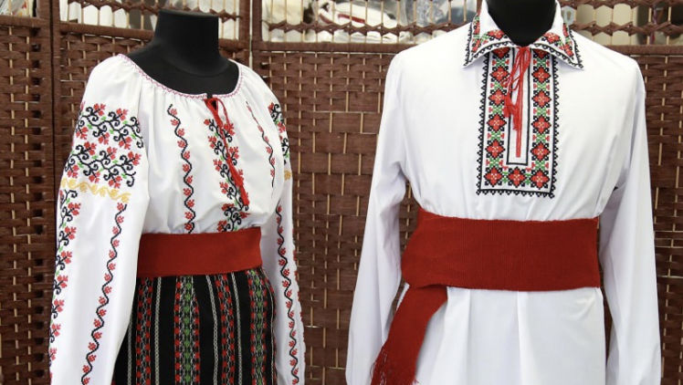 Biblioteca Națională prezintă specificul costumului popular moldovenesc