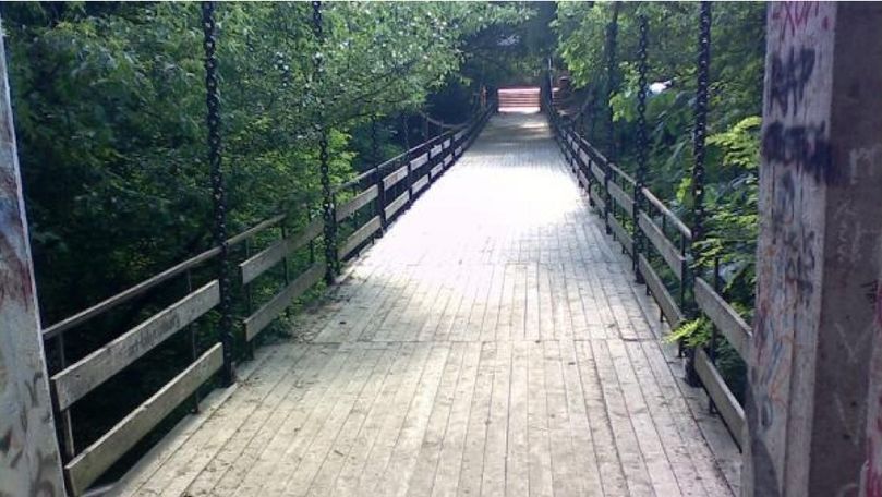 Podul Îndrăgostiților din Parcul Valea Trandafirilor va fi renovat