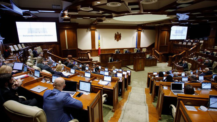Parlamentul condamnă Holodomorul din Ucraina